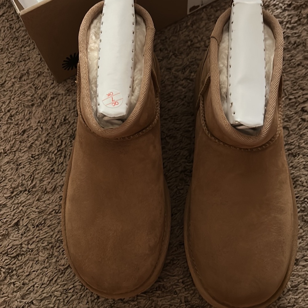 mini platform uggs - Picture 3 of 4